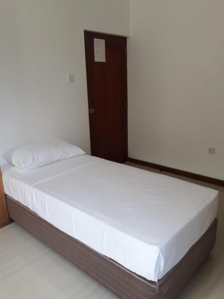 Hostel Residence Бентота Экстерьер фото